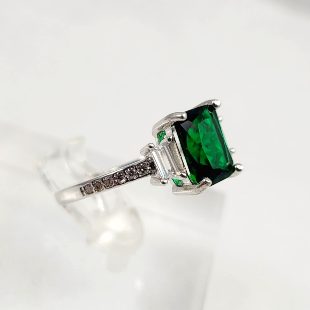 Sterling 2ct Emerald Ring - Picture 5 of 15